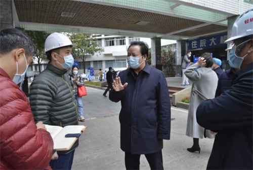 1、党委书记肖玉坤多次深入一线督导疫情防控工作.png