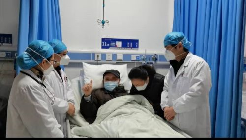 结核急诊留观病房:鞠躬感谢、竖大拇指点赞.png